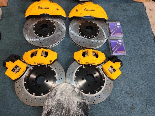 طقم فرامل السيارة الأصفر 420x36mm 10pot ، فرجار فرامل السيارة مناسب لأودي Rsq3 / Akebono